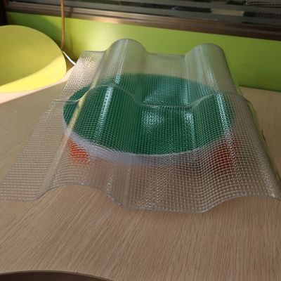 Хорошая цена. Длительная прозрачность и производительность ПЭТ черепицы для крыш с укрепленным волокнистым тканевым скелетом для устойчивости к ударам онлайн