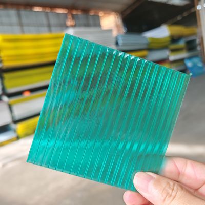 Хорошая цена. Навес для козырька крыши из зеленого поликарбоната толщиной 6 мм, размером 2,1*5,8 м, в соответствии с требованиями заказчика онлайн