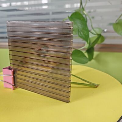 Хорошая цена. Бронзовая PC Половая листовая панель из поликарбоната с пожарным рейтингом B1 Идеально подходит для строительных кровельных и облицовочных решений онлайн