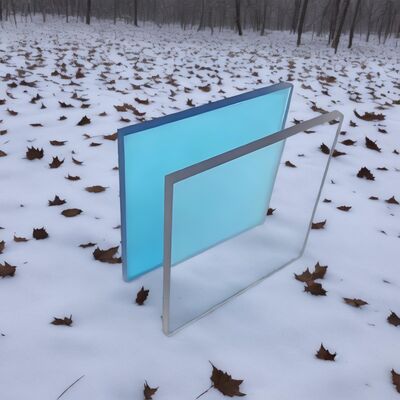 Производственная цена 5 мм пластиковый поликарбонатный лист 4 * 8 футов Прозрачный прозрачный лист с исключительной устойчивостью к ударам и высокой световой проницаемостью для промышленной и тенной крыши